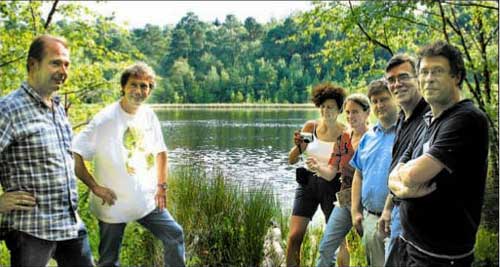 Das Pastorendiek ist ein seltenes Kleinod. "Darum würden uns auch andere Landkreise beneiden", so Jan Kanzelmeier (2.v.l.). Der Geschäftsführer der Stiftung Naturschutz präsentierte den Seminarteilnehmern die Schlatts im Landkreis Diepholz. Mit dabei (v.l.) Ulf Panten, Ursel Wunsch-Bertram, Susanne Meyer-Rahmed, Christian Makala, Martin Lütjen und Gunnar Becker.